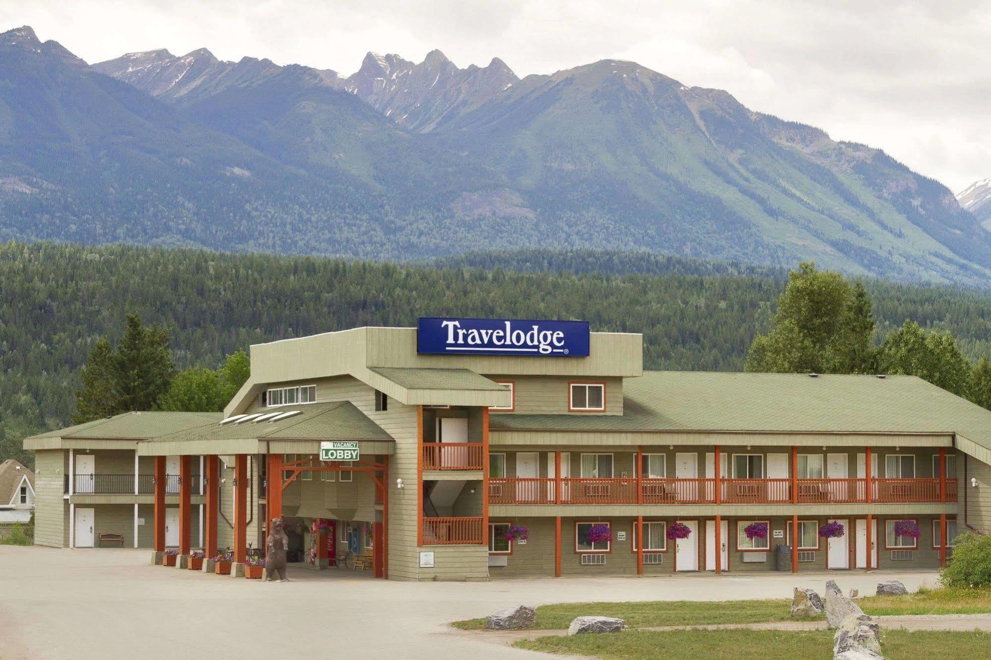 Travelodge By Wyndham Golden Sportsman Lodge Exterior photo